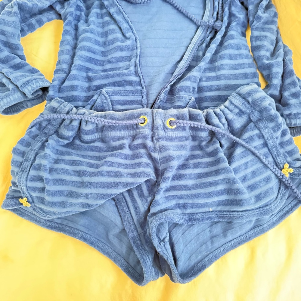 Juicy Couture short set - Picture 2 of 9